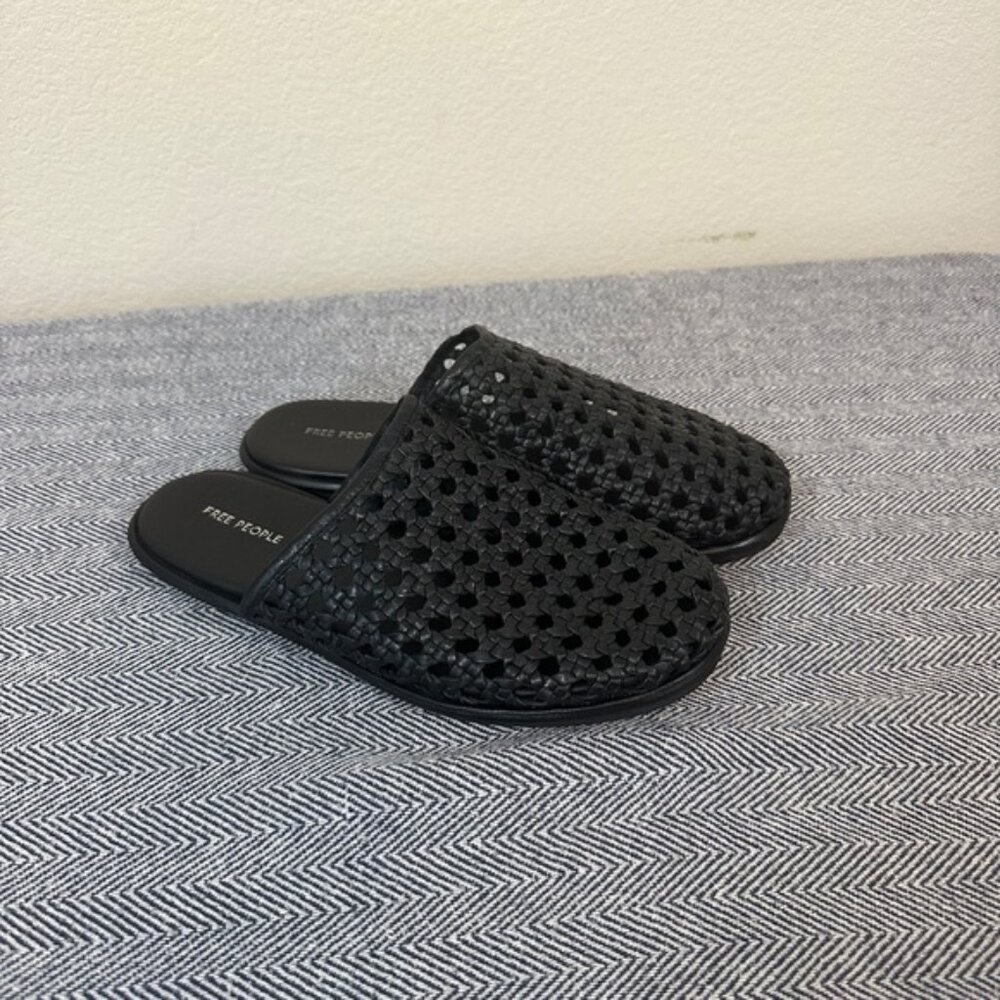 FREE PEOPLE - Black Leather Woven Mules